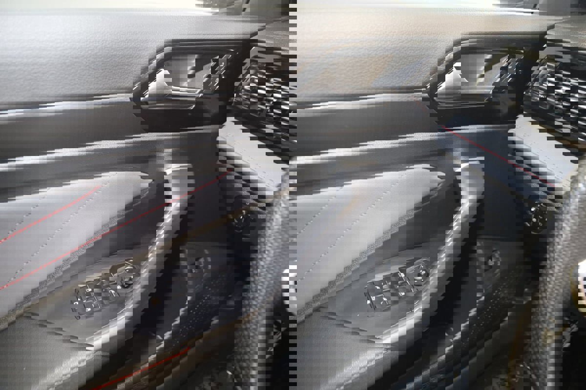 Used 2025 Volkswagen Jetta GLI Autobahn image 29