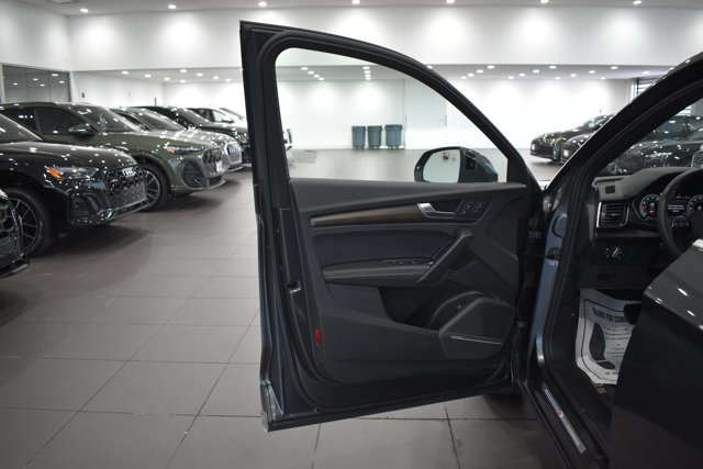 Used 2023 Audi Q5 2.0T Premium Plus w/ Premium Plus Package AWD/4WD image 5