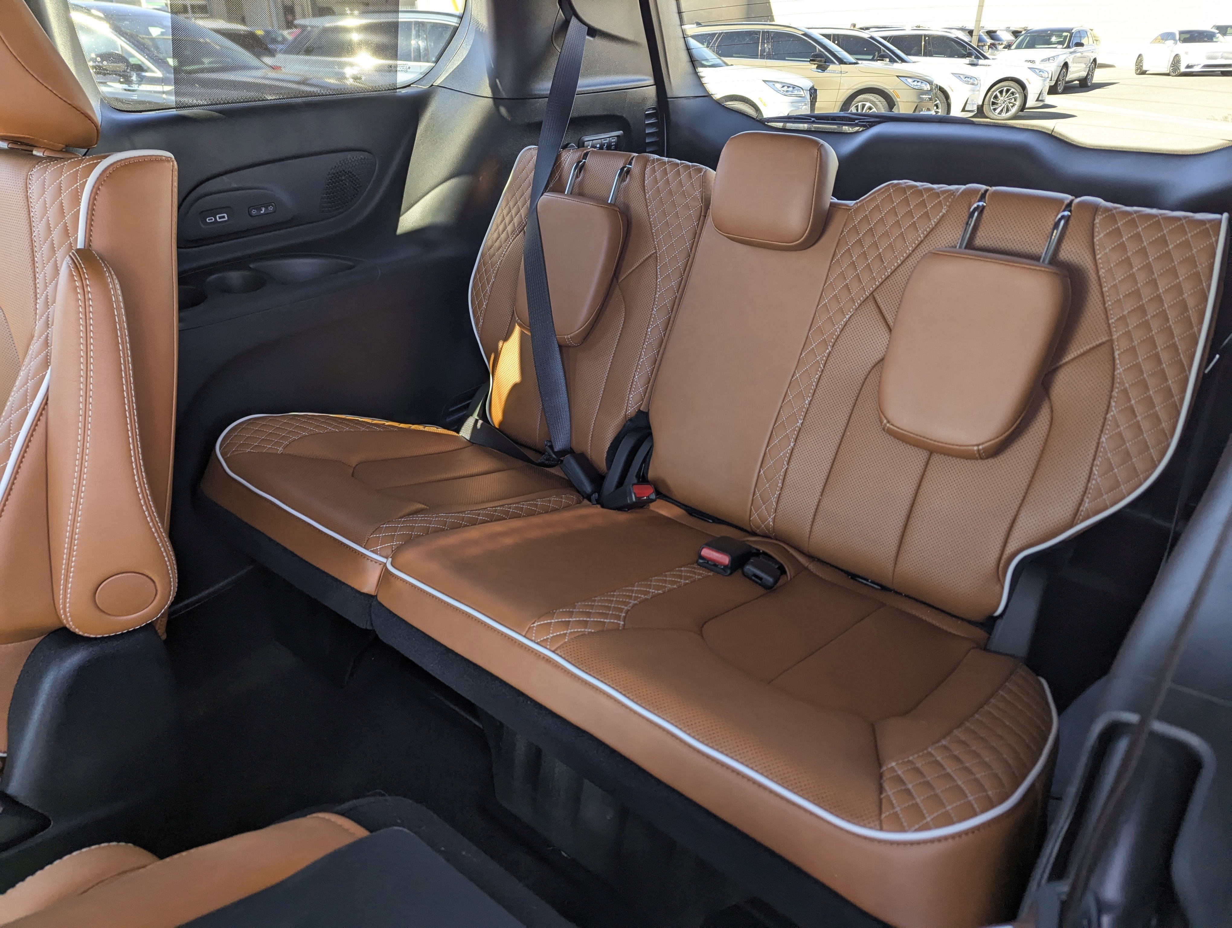 Used 2024 Chrysler Pacifica Pinnacle w/ Trailer Tow Group image 8