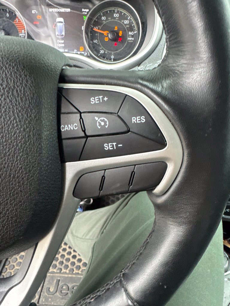 Used 2016 Jeep Cherokee Trailhawk w/ Cold Weather Group AWD/4WD image 14