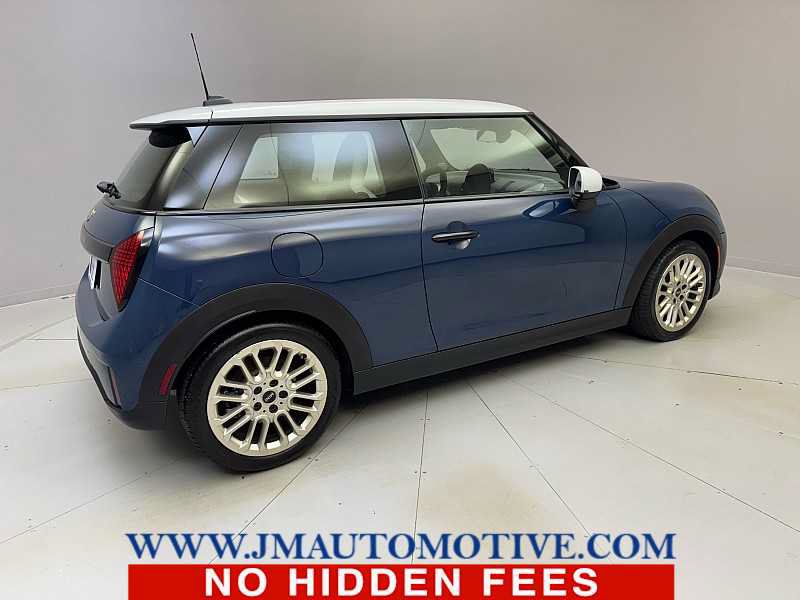 Used 2025 MINI Cooper 2-Door Hardtop FWD image 5