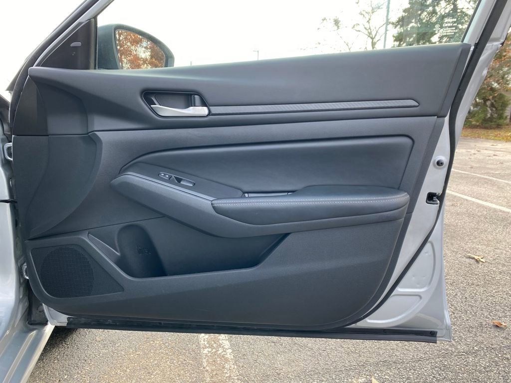 Used 2024 Nissan Altima 2.5 SV image 9