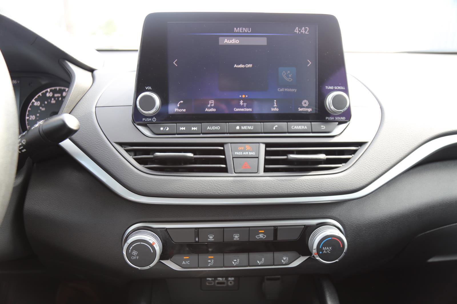 Used 2025 Nissan Altima 2.5 S FWD image 13