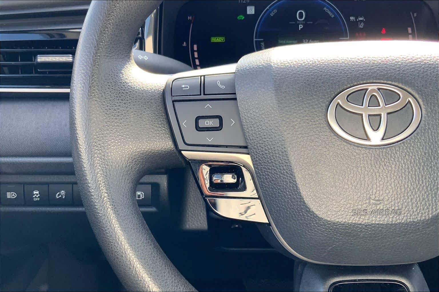Used 2025 Toyota Camry LE FWD image 24