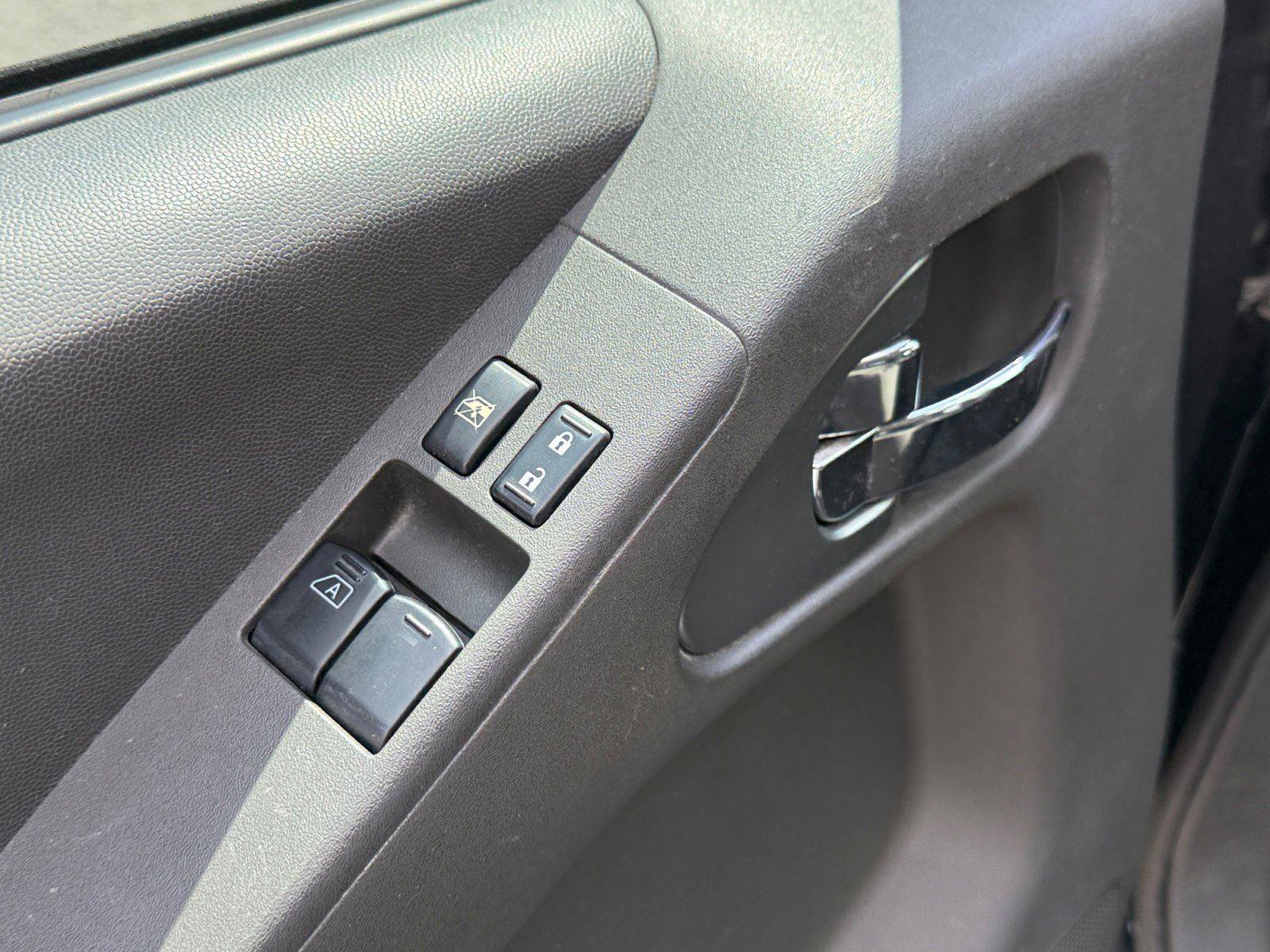 Used 2014 Nissan Frontier SV w/ SV Value Truck Package image 16