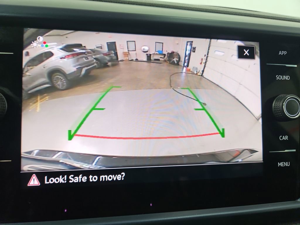 Certified 2024 Volkswagen Taos SE w/ Panoramic Sunroof Package image 22