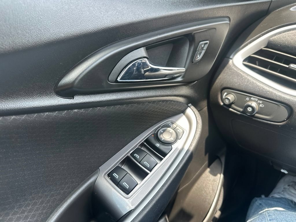 Used 2023 Chevrolet Malibu LT FWD image 28