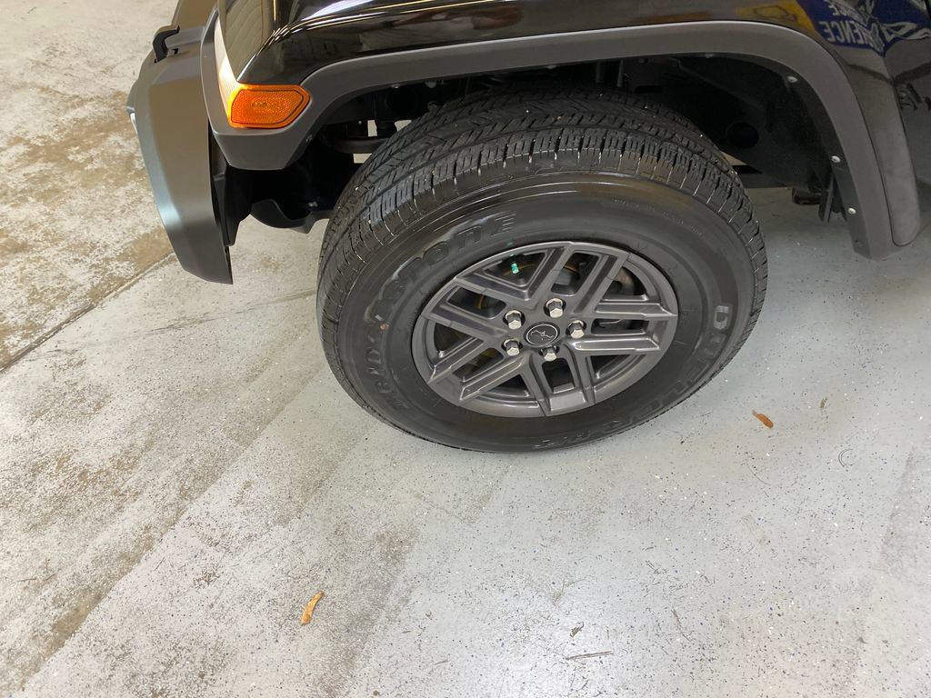Used 2024 Jeep Gladiator Sport AWD/4WD image 11