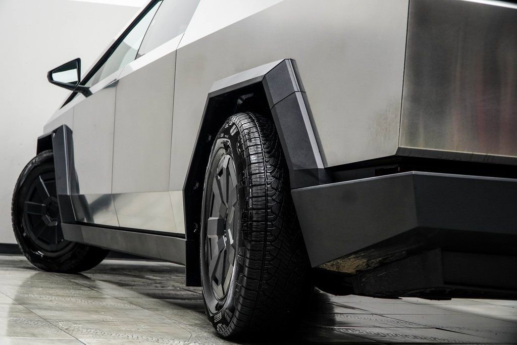 Used 2025 Tesla Cybertruck AWD Crew Cab image 20