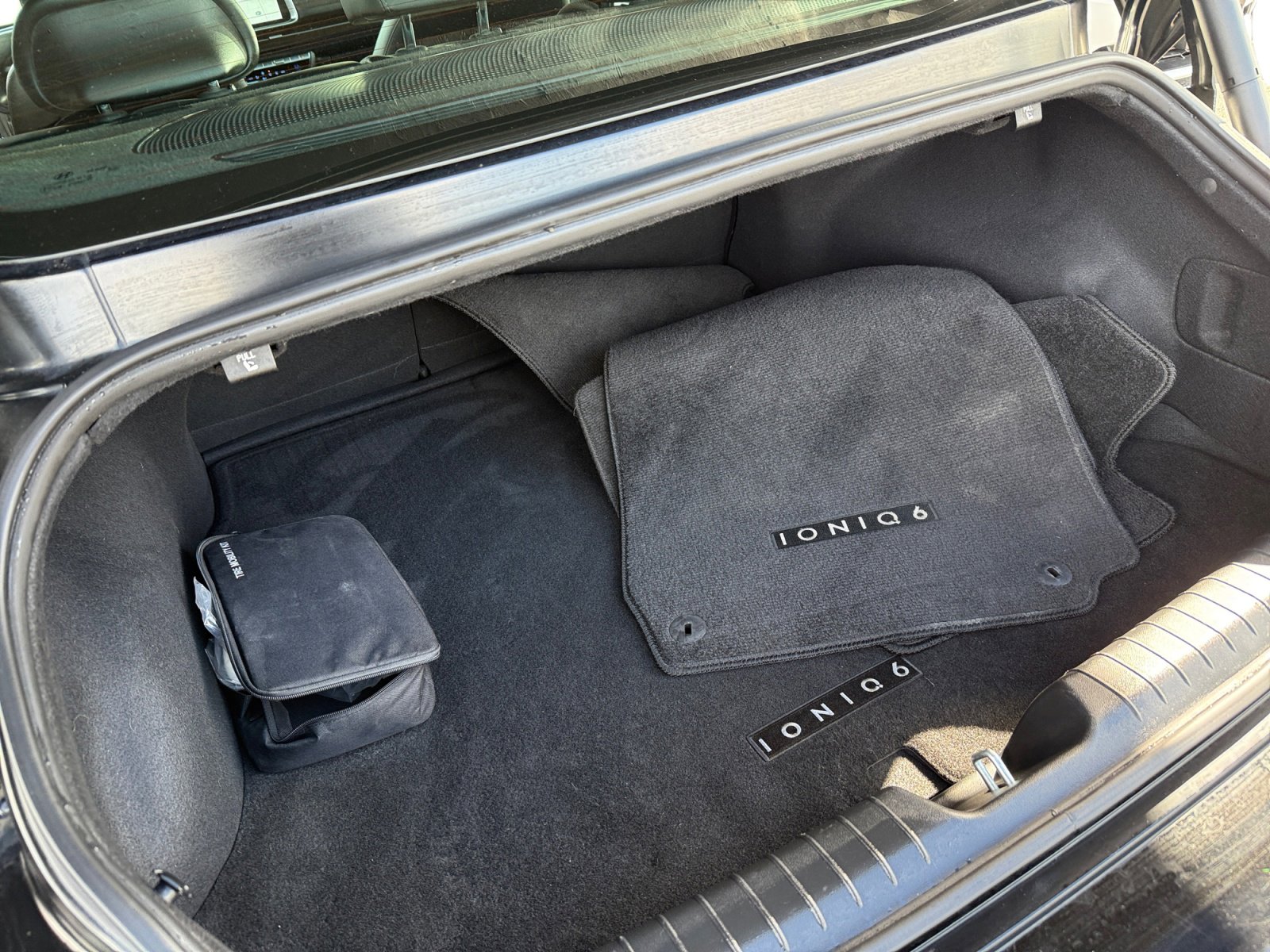 Used 2024 Hyundai Ioniq 6 Limited image 12