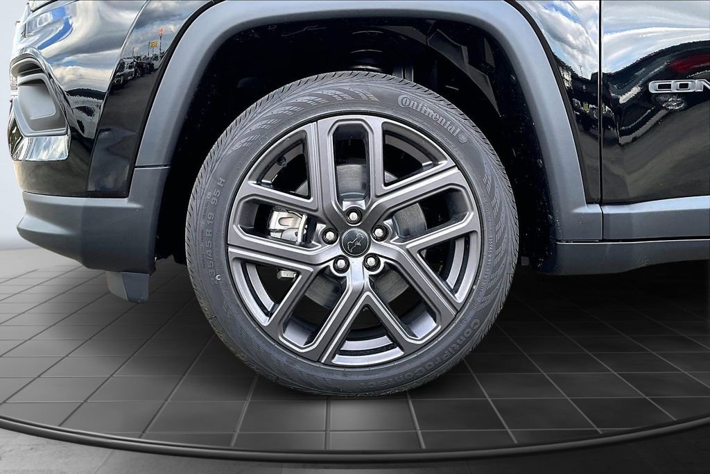 New 2026 Jeep Compass Latitude image 11