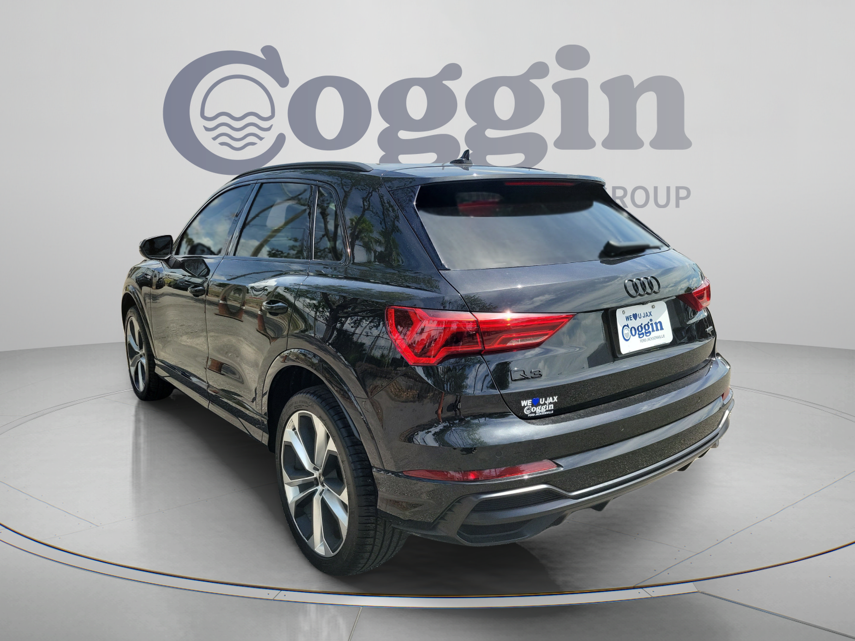 Used 2022 Audi Q3 2.0T Premium Plus w/ Premium Plus Package AWD/4WD image 2