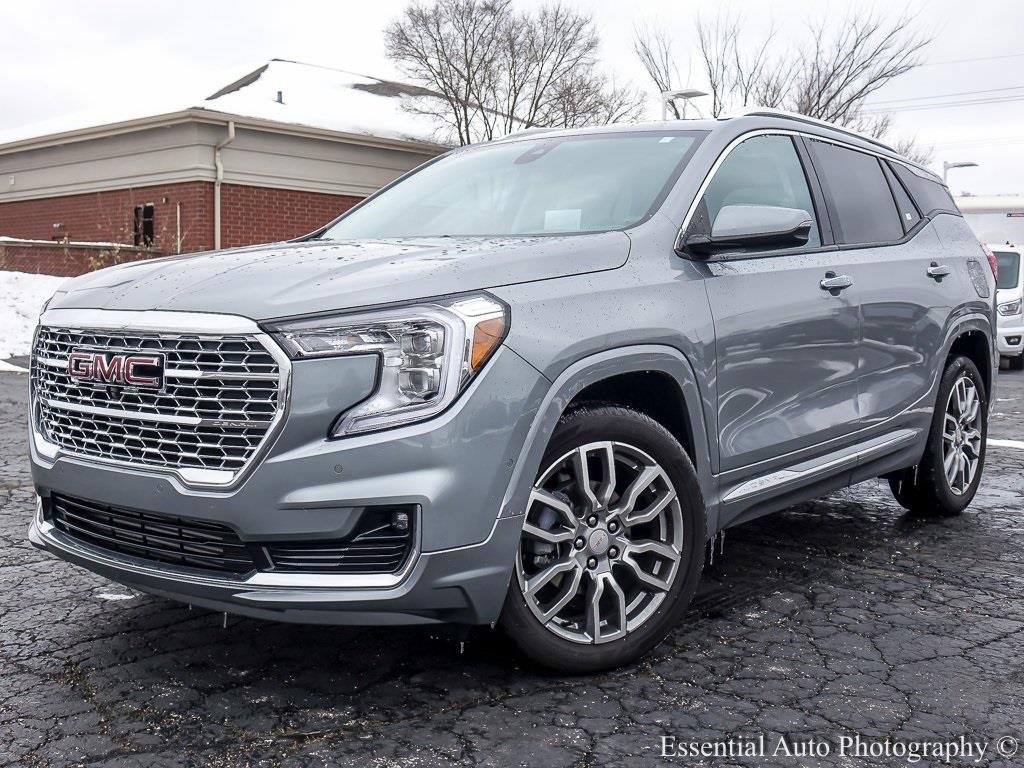 Used 2024 GMC Terrain Denali w/ Denali Premium Package image 2