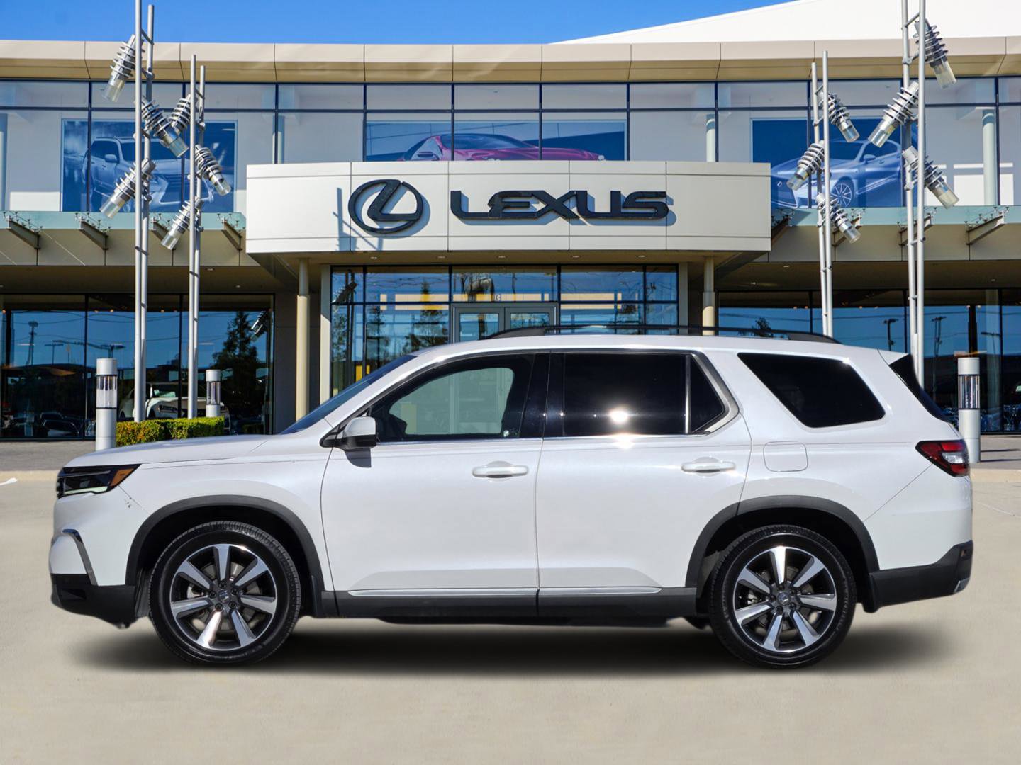 Used 2023 Honda Pilot Elite image 3