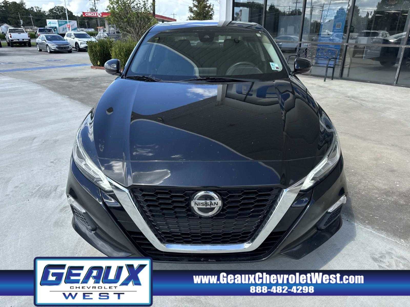Used 2021 Nissan Altima 2.5 SV image 2