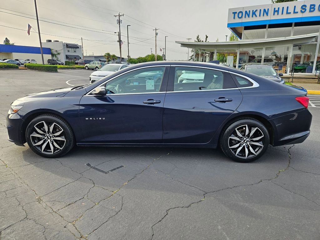 Used 2017 Chevrolet Malibu LT w/ True North Edition FWD image 3