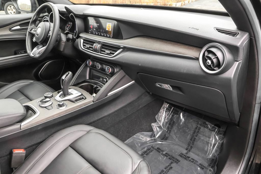 Used 2023 Alfa Romeo Stelvio Ti image 36