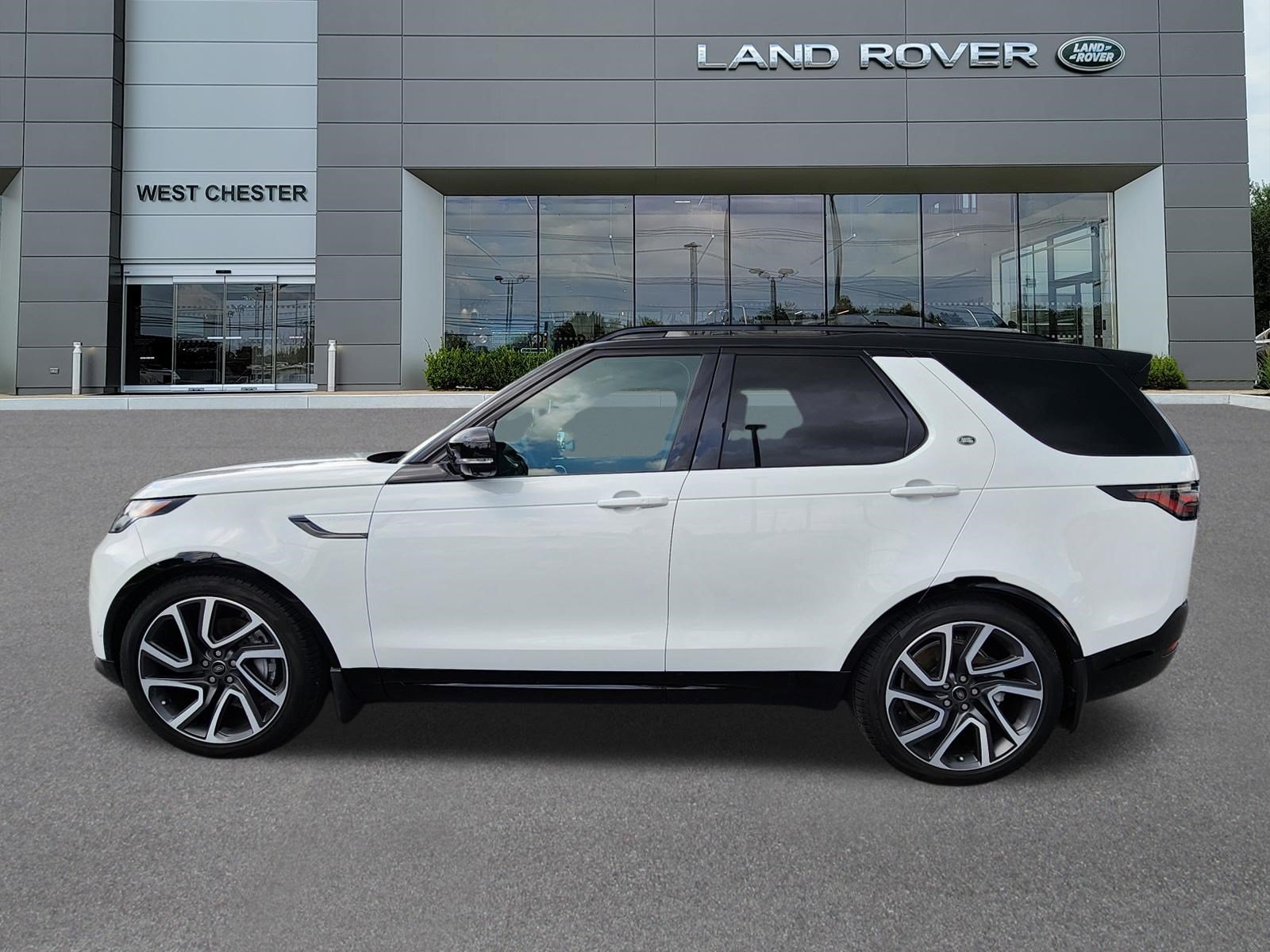 Certified 2024 Land Rover Discovery Dynamic SE AWD/4WD image 5