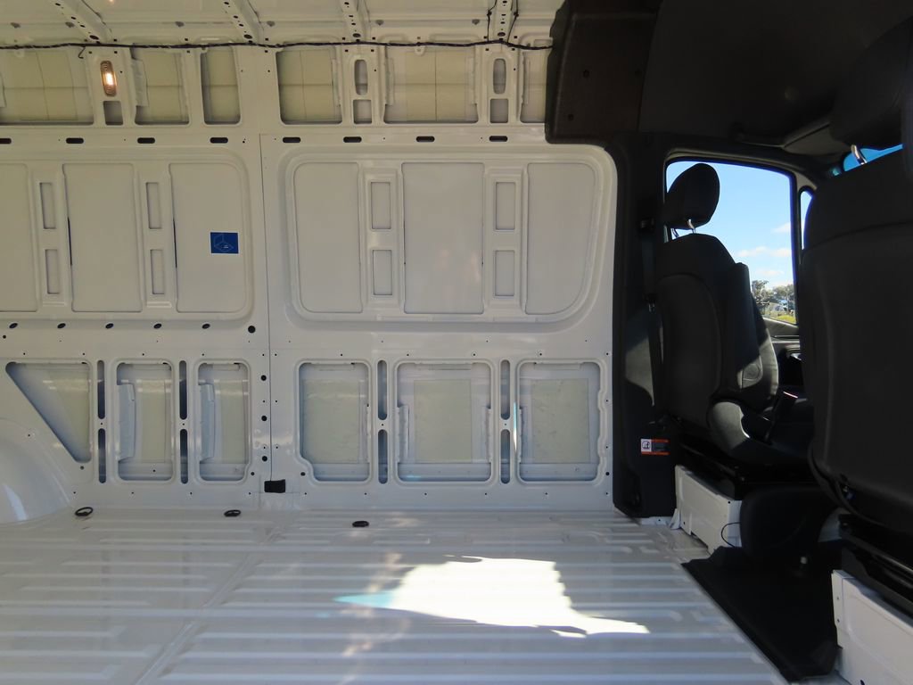Used 2025 Mercedes-Benz Sprinter 2500 image 27