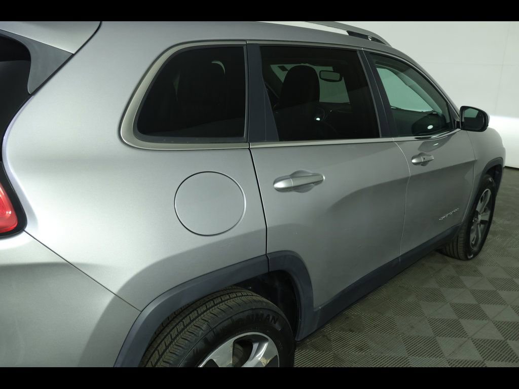 Used 2019 Jeep Cherokee Limited image 19