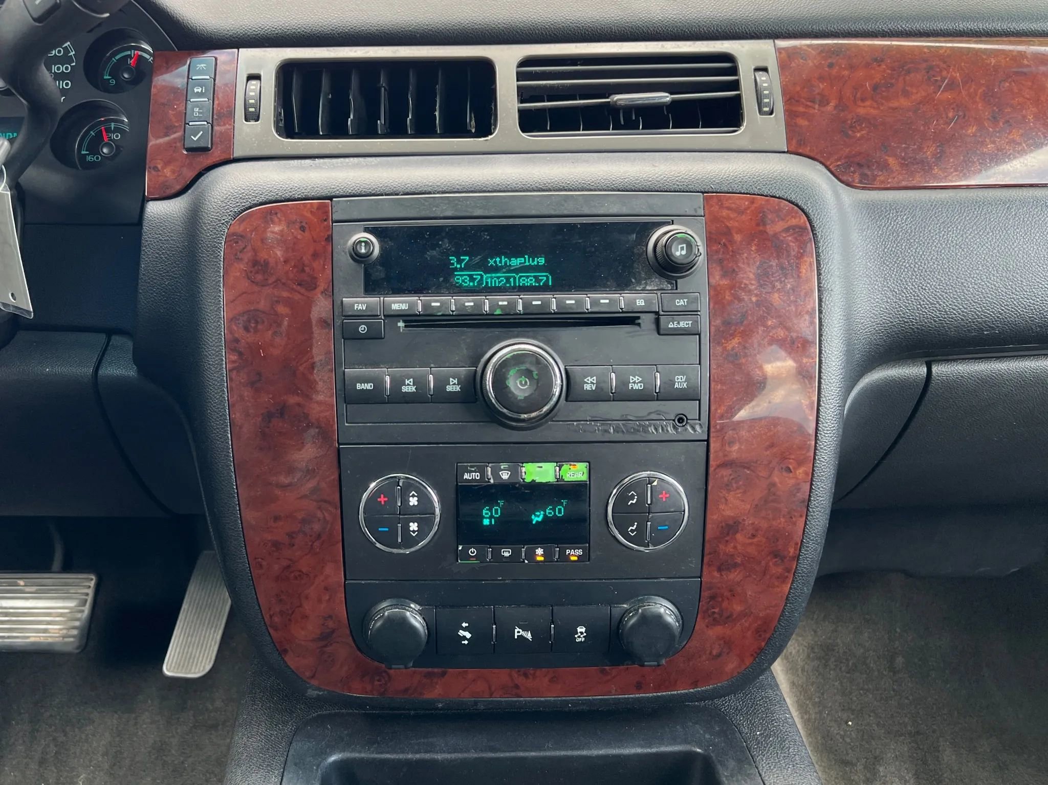 Used 2012 Chevrolet Suburban LT image 19