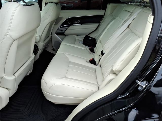 Used 2024 Land Rover Range Rover SE image 12