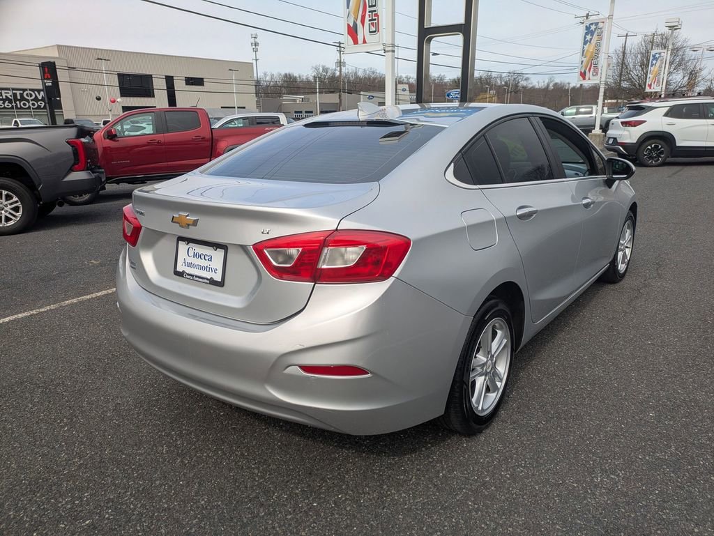 Used 2017 Chevrolet Cruze LT w/ Convenience Package image 5