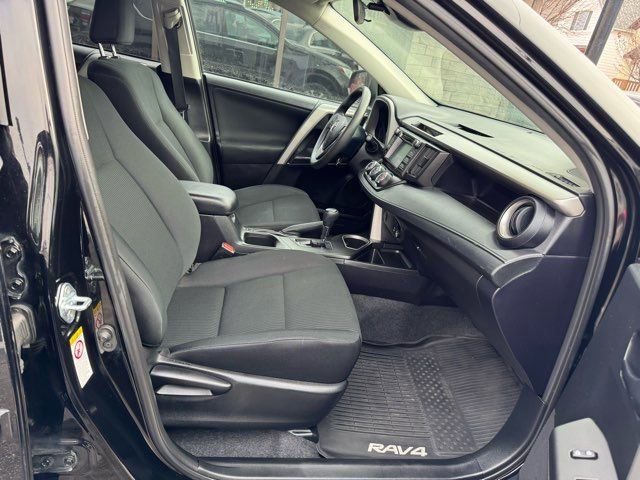 Used 2017 Toyota RAV4 LE AWD/4WD image 30