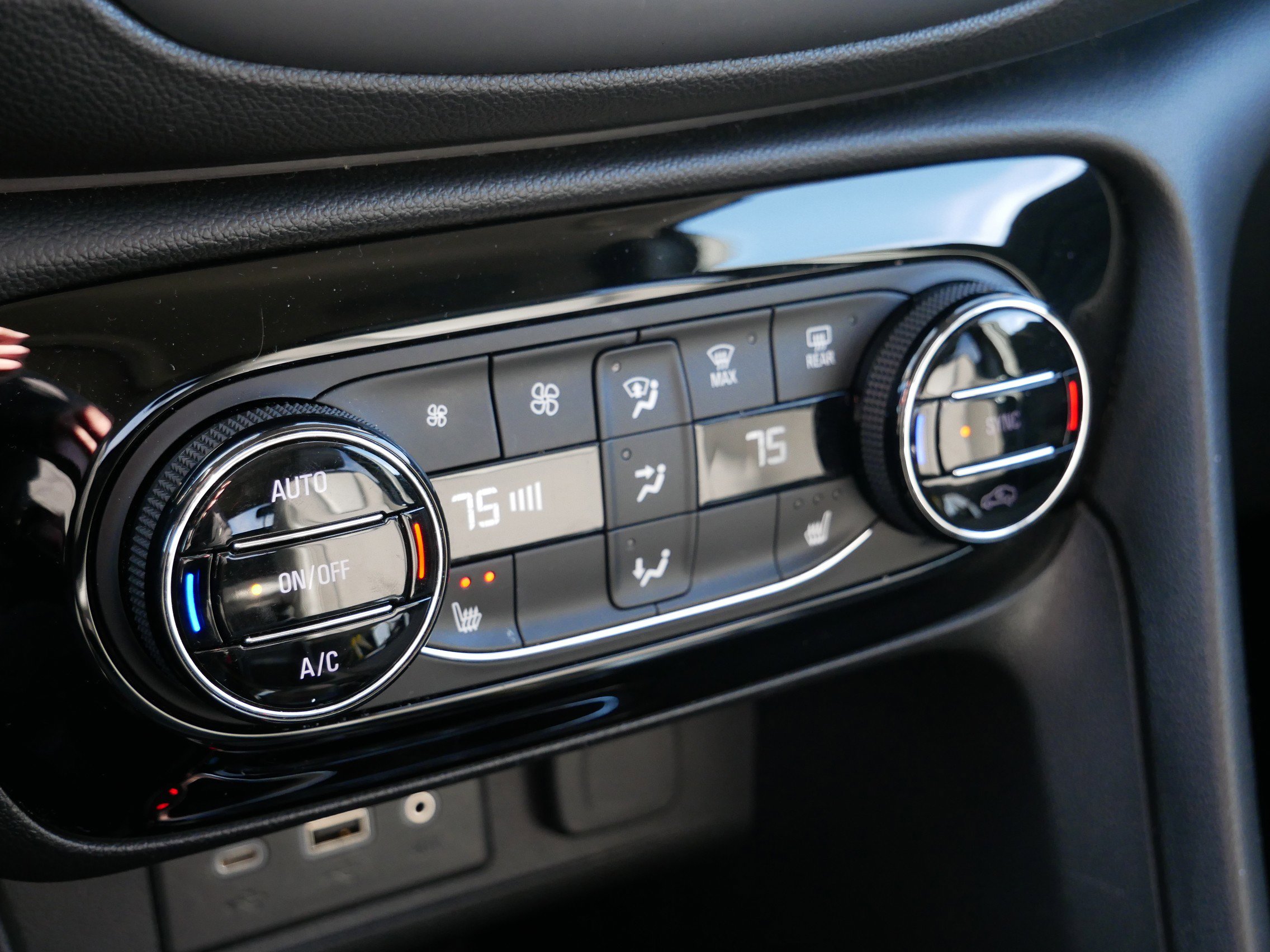 Used 2021 Buick Encore GX Select image 19