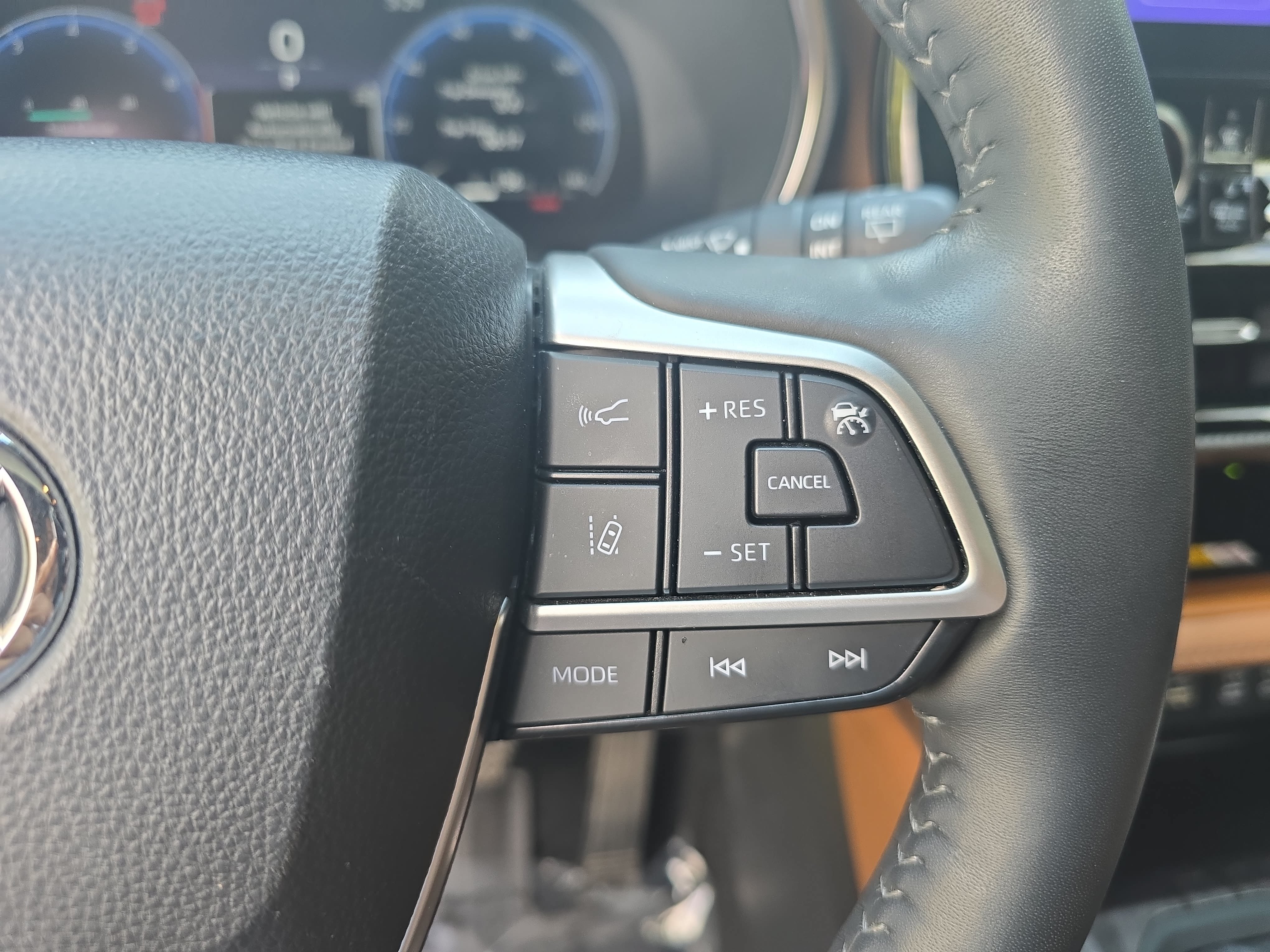 Used 2024 Toyota Highlander Platinum AWD/4WD image 19