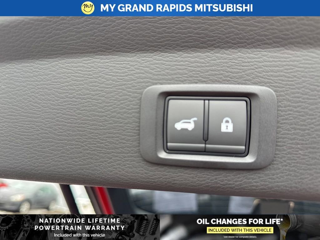 New 2026 Mitsubishi Outlander SEL AWD/4WD image 17