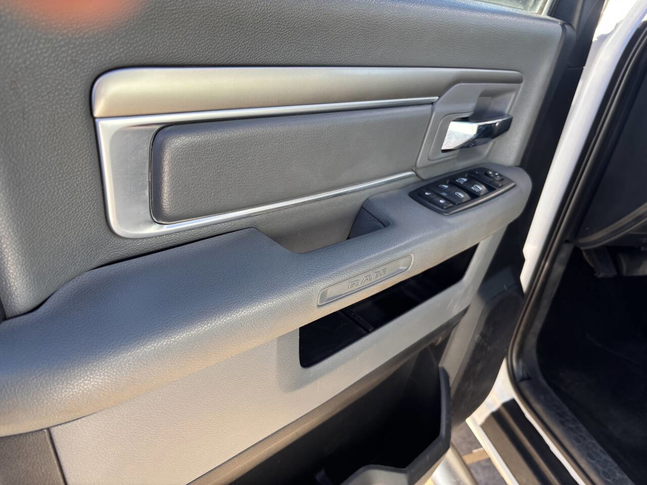 Used 2016 RAM 2500 SLT image 9