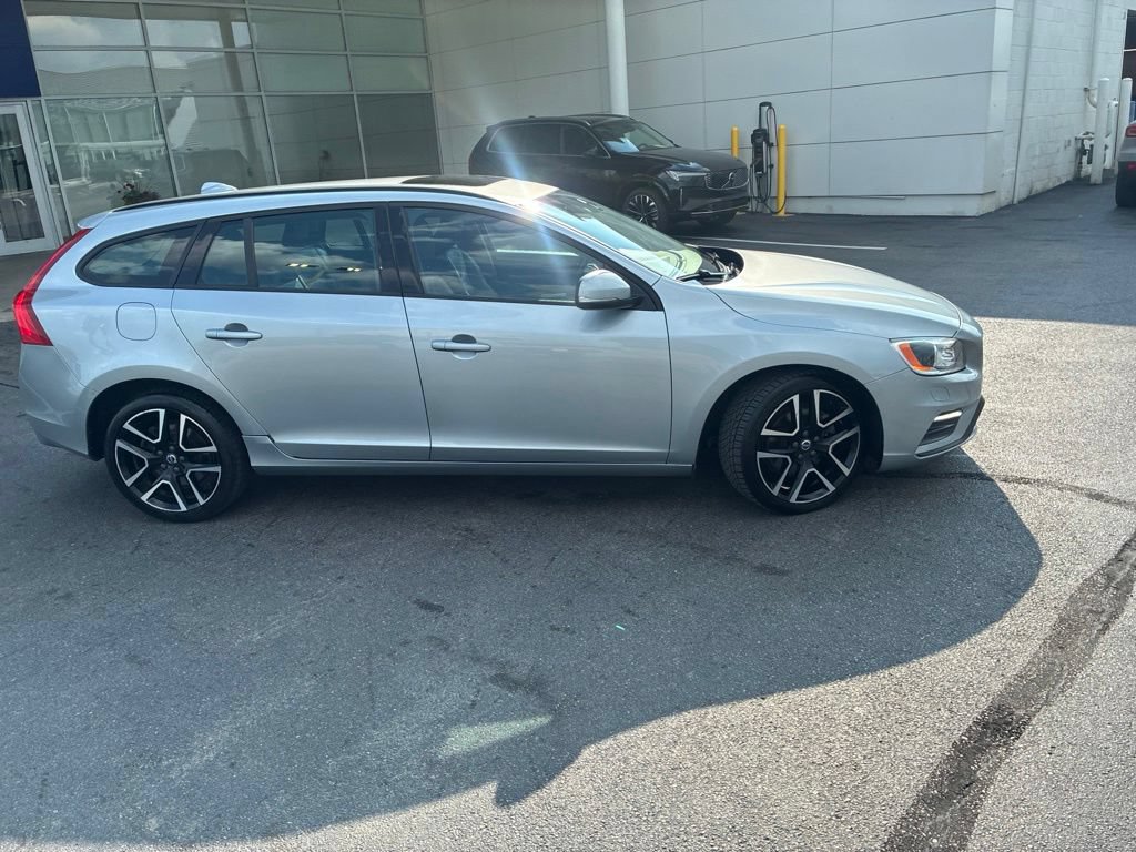 Used 2018 Volvo V60 T5 Dynamic FWD image 2