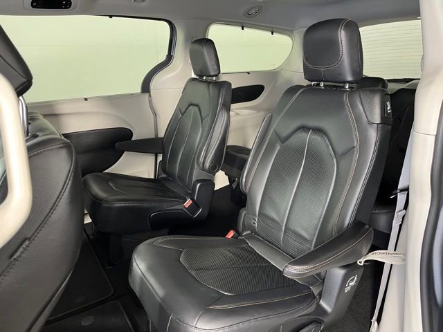 Used 2019 Chrysler Pacifica Touring-L image 36