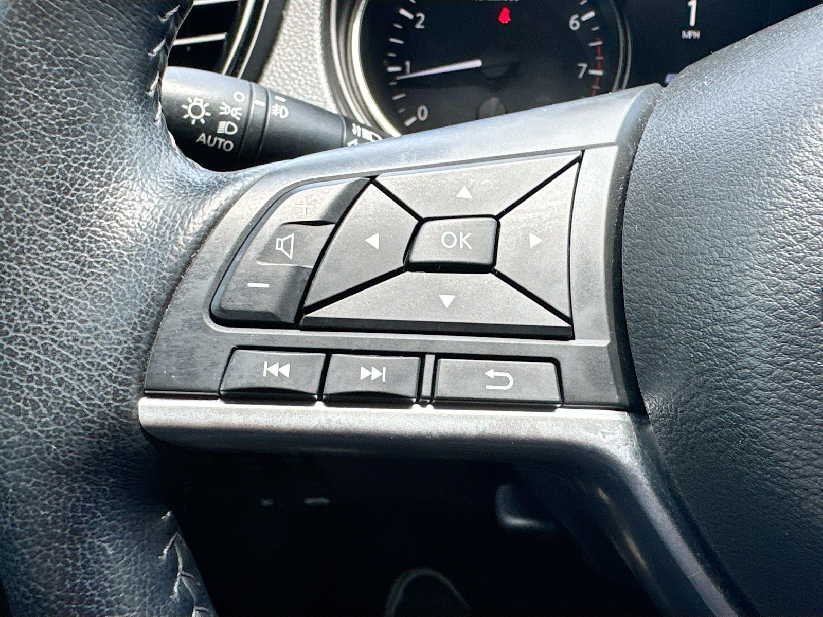 Used 2022 Nissan Rogue Sport SV w/ Technology Package FWD image 11