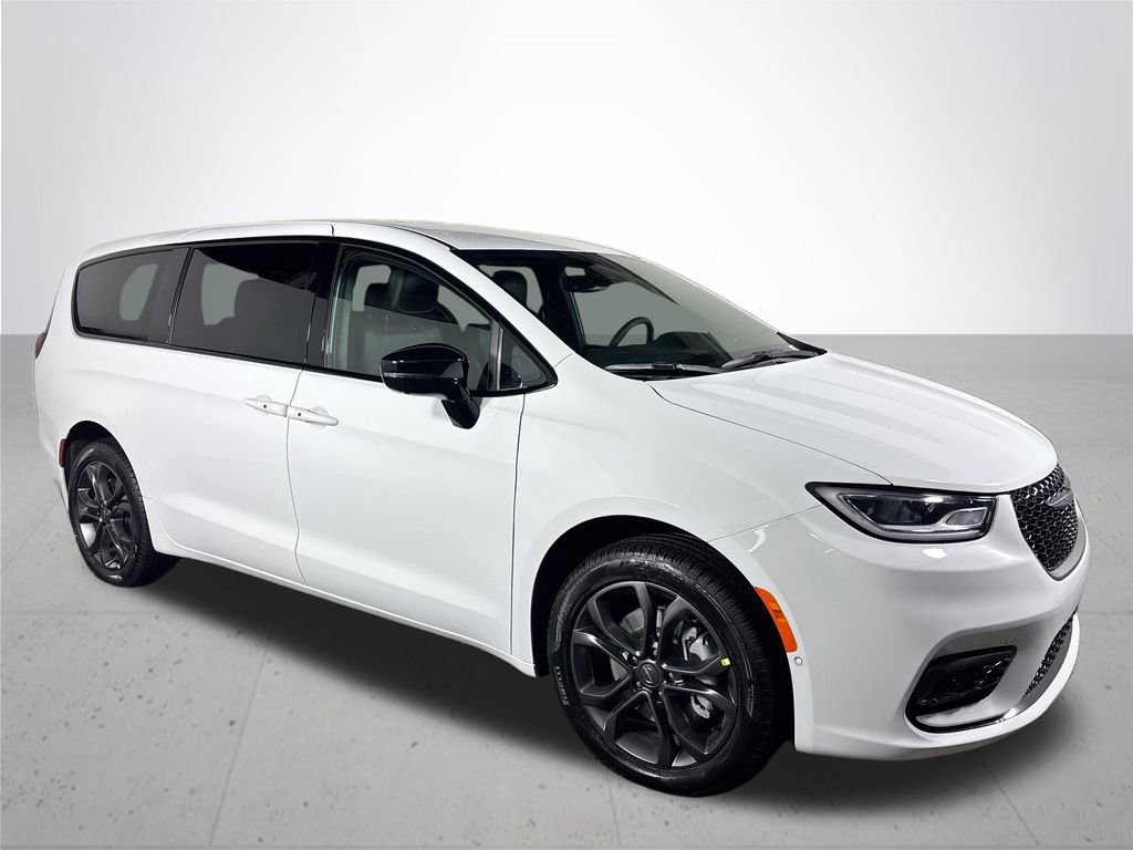 New 2026 Chrysler Pacifica Select image 4
