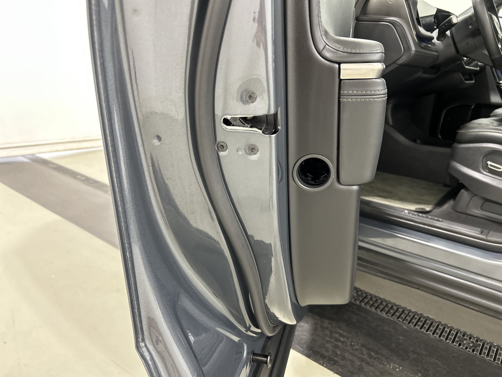 Used 2024 Rivian R1T Adventure AWD/4WD image 30