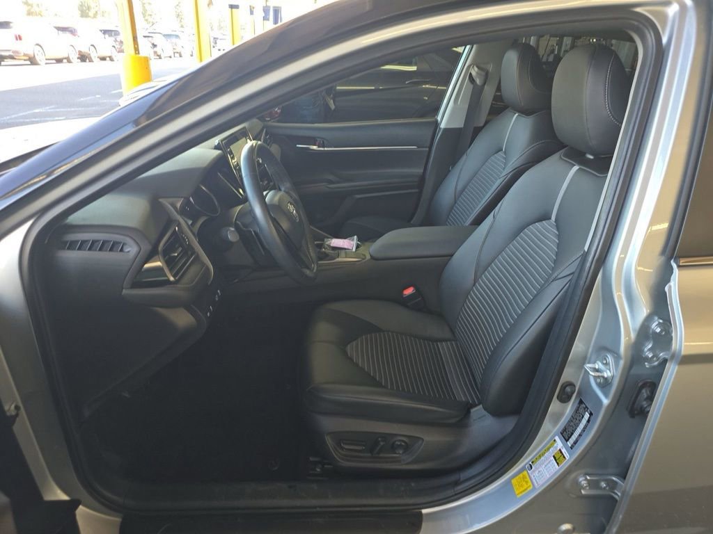 Used 2022 Toyota Camry SE image 4