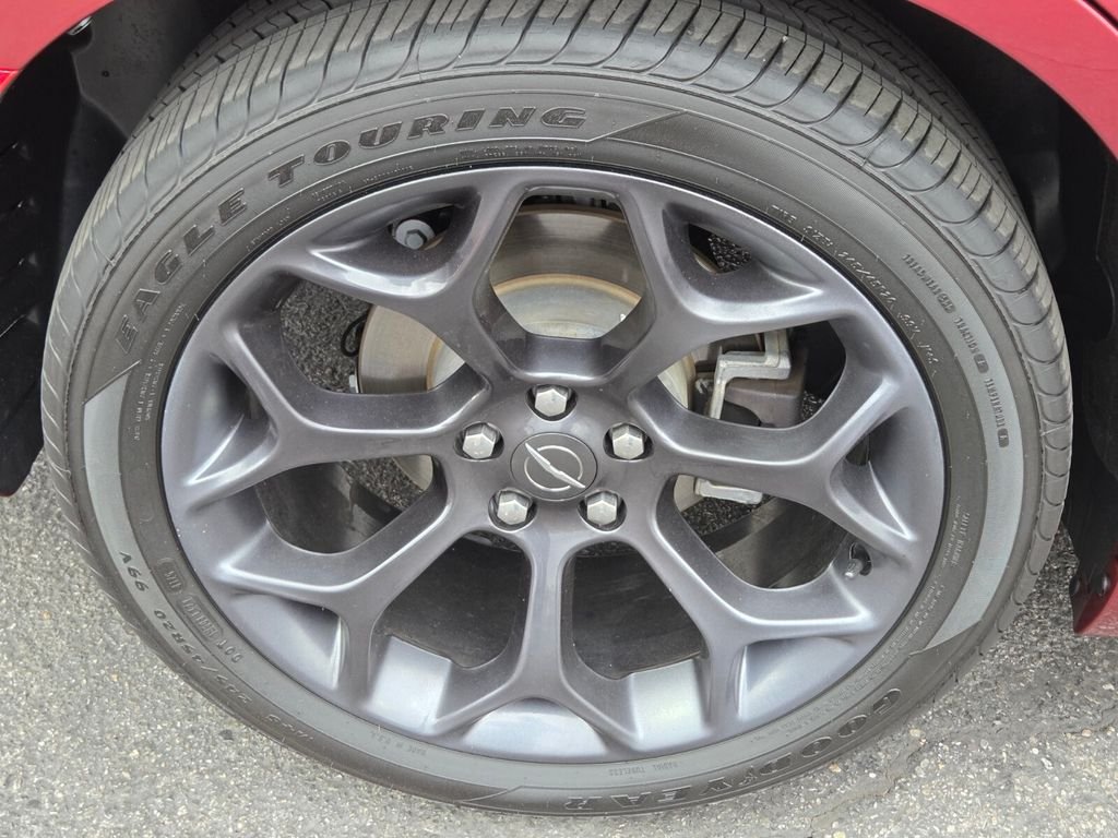 Used 2019 Chrysler 300 Touring w/ Sport Appearance Package RWD image 10
