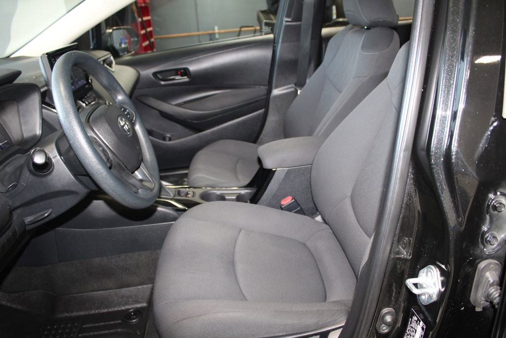 Used 2022 Toyota Corolla LE FWD image 12
