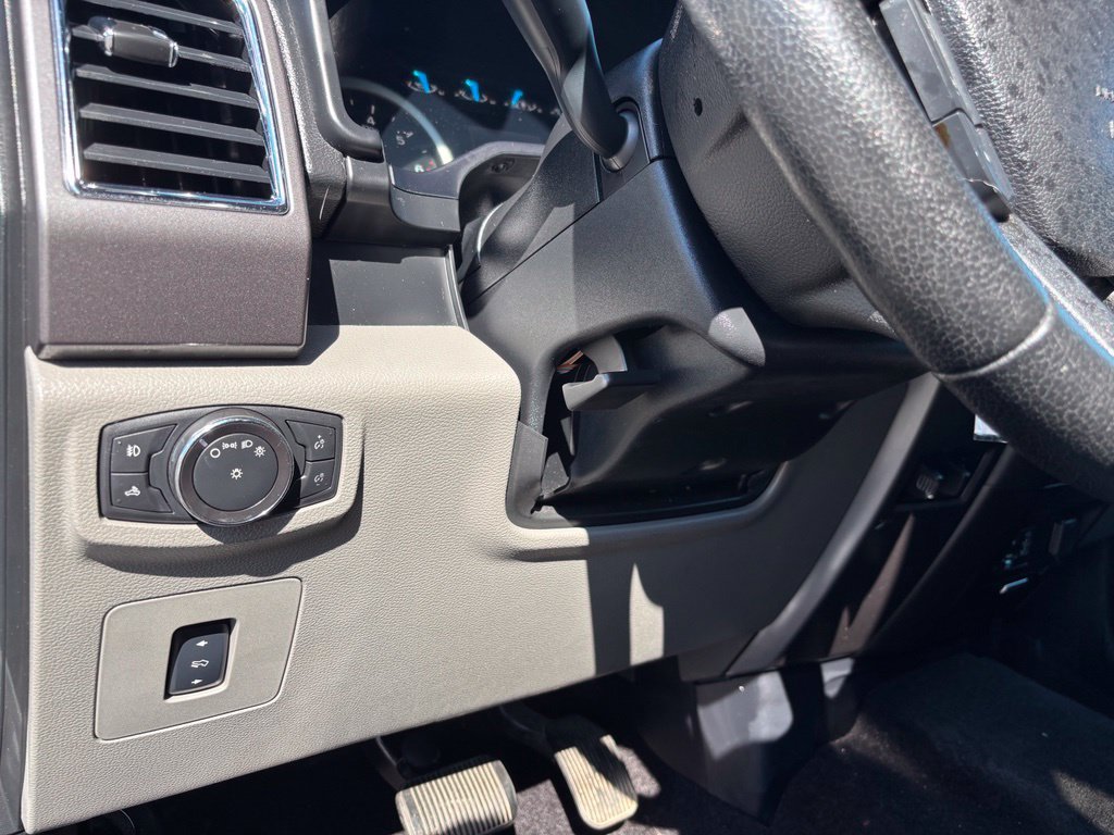 Used 2015 Ford F150 XLT w/ Equipment Group 302A Luxury AWD/4WD image 38