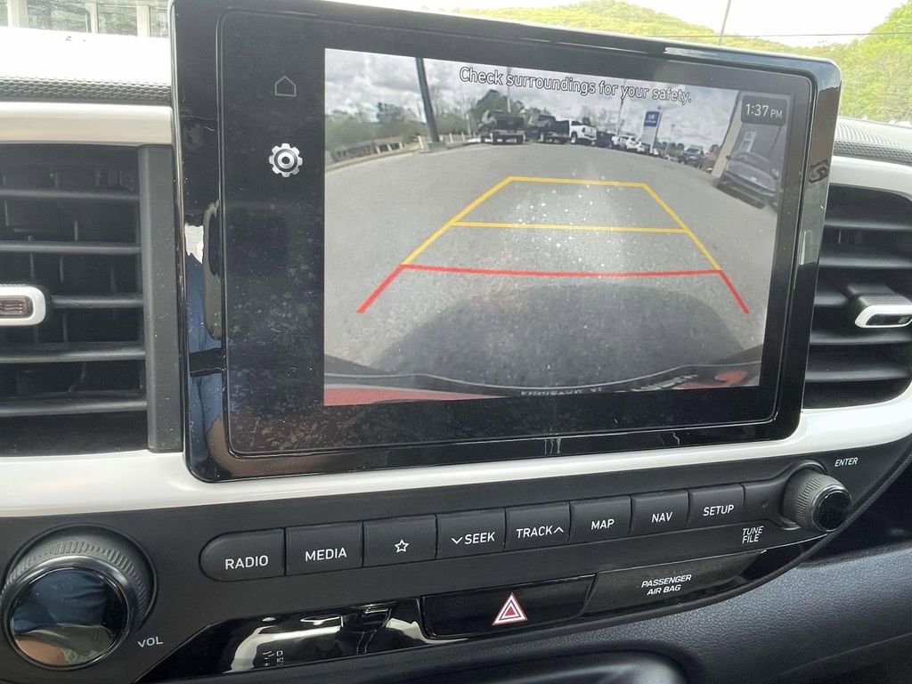 Used 2022 Hyundai Venue Limited image 17