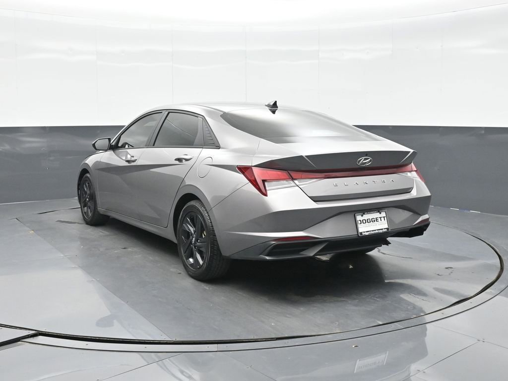 Used 2023 Hyundai Elantra SEL image 4