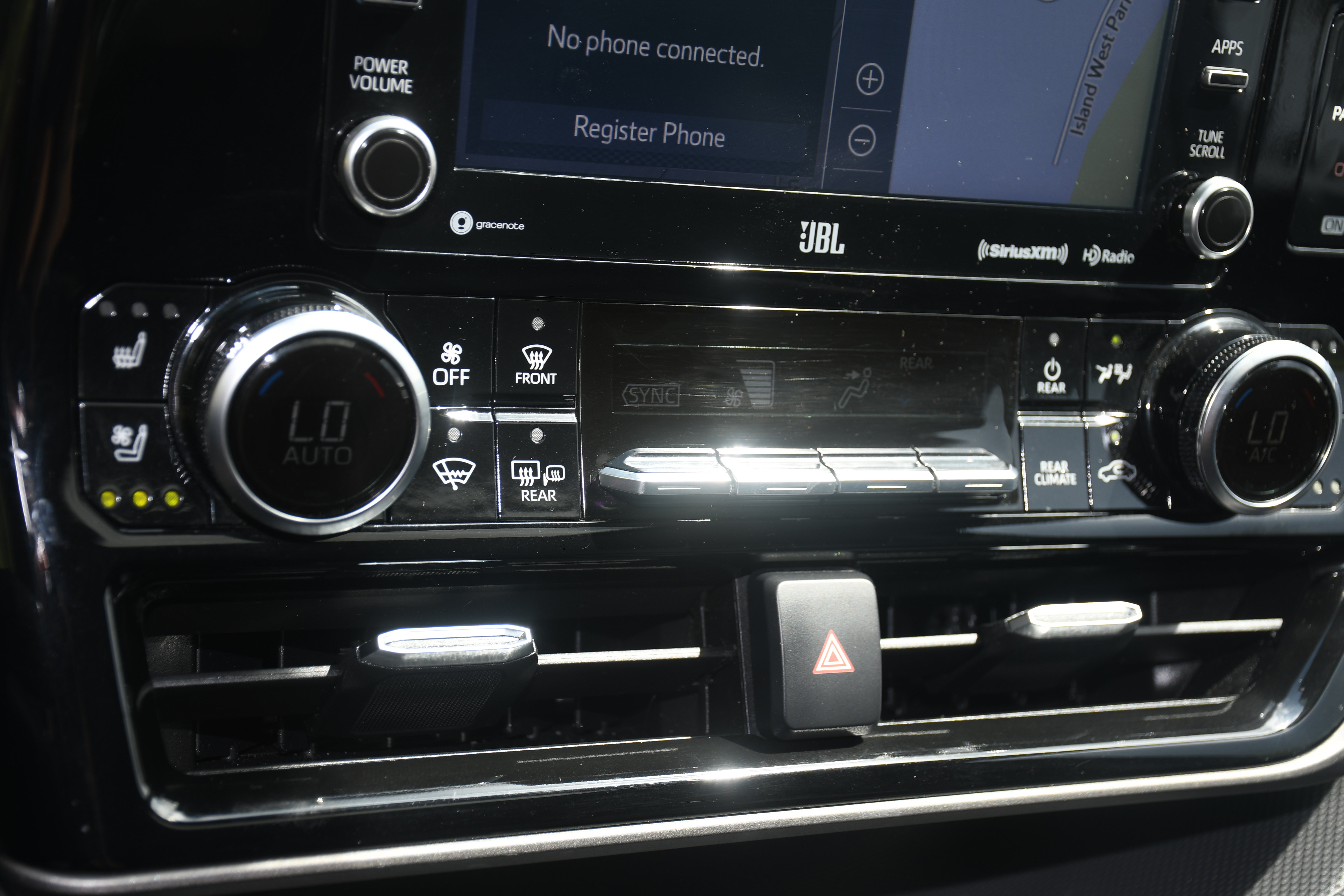Certified 2021 Toyota Highlander Limited AWD/4WD image 16