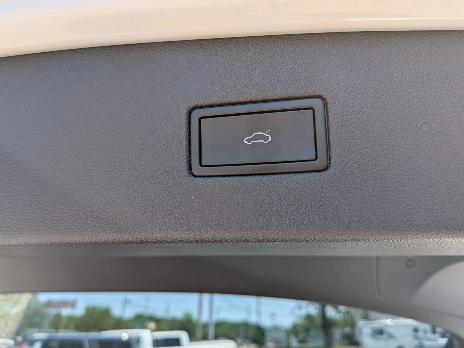 Used 2021 Volkswagen Tiguan SEL AWD/4WD image 33