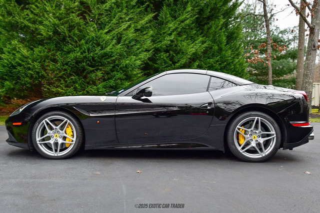 Used 2016 Ferrari California T RWD image 15