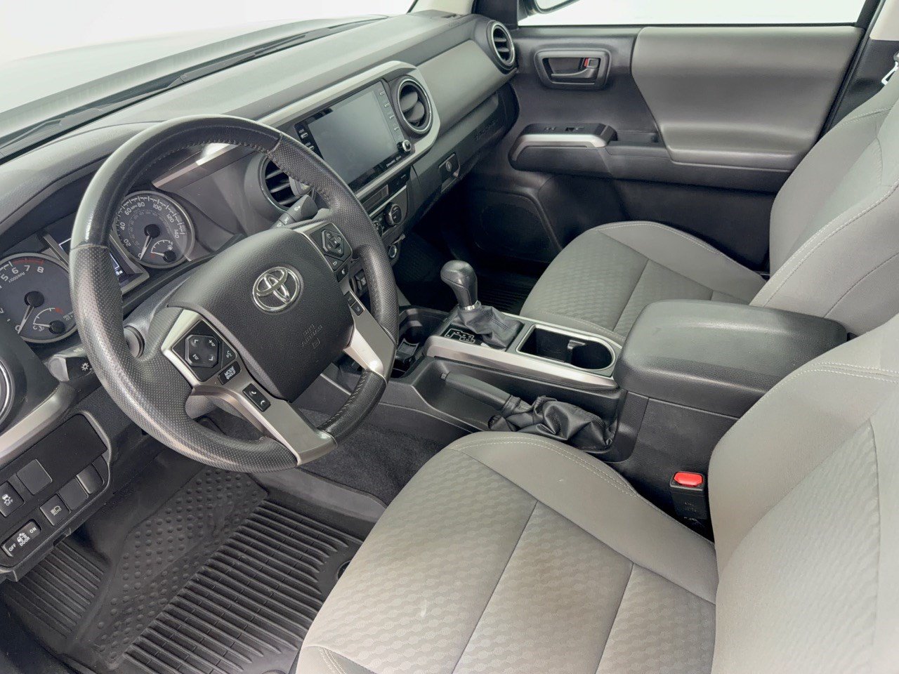 Used 2022 Toyota Tacoma SR5 RWD image 4