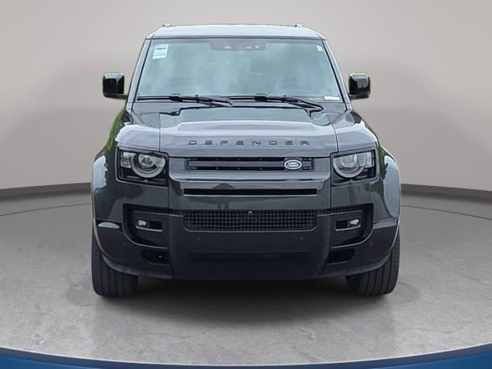 Used 2025 Land Rover Defender 130 V8 AWD/4WD image 2