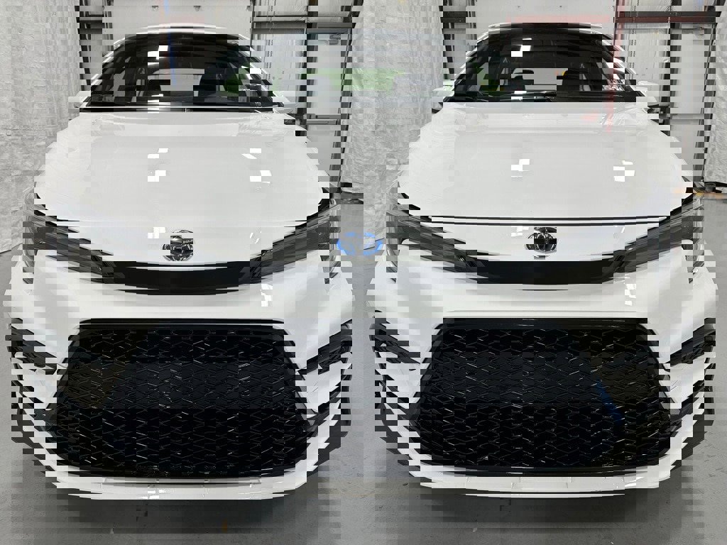 Used 2025 Toyota Corolla SE image 2