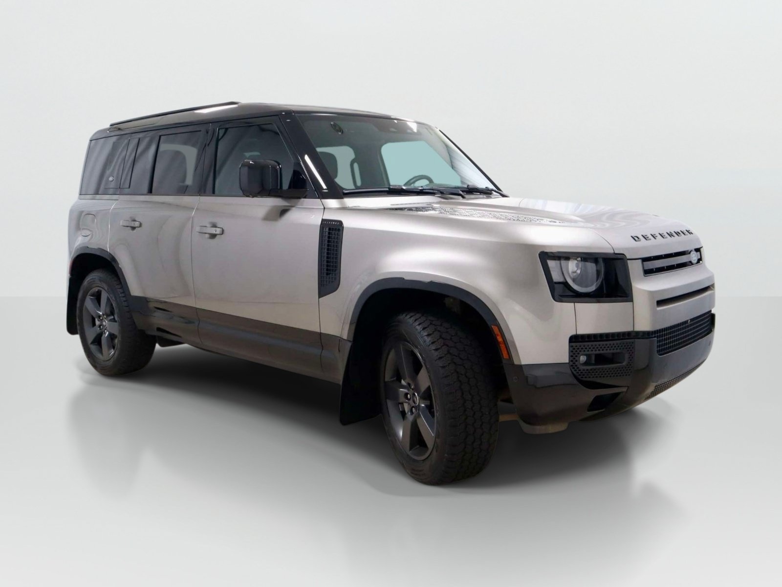Used 2024 Land Rover Defender 110 X-Dynamic SE AWD/4WD image 7